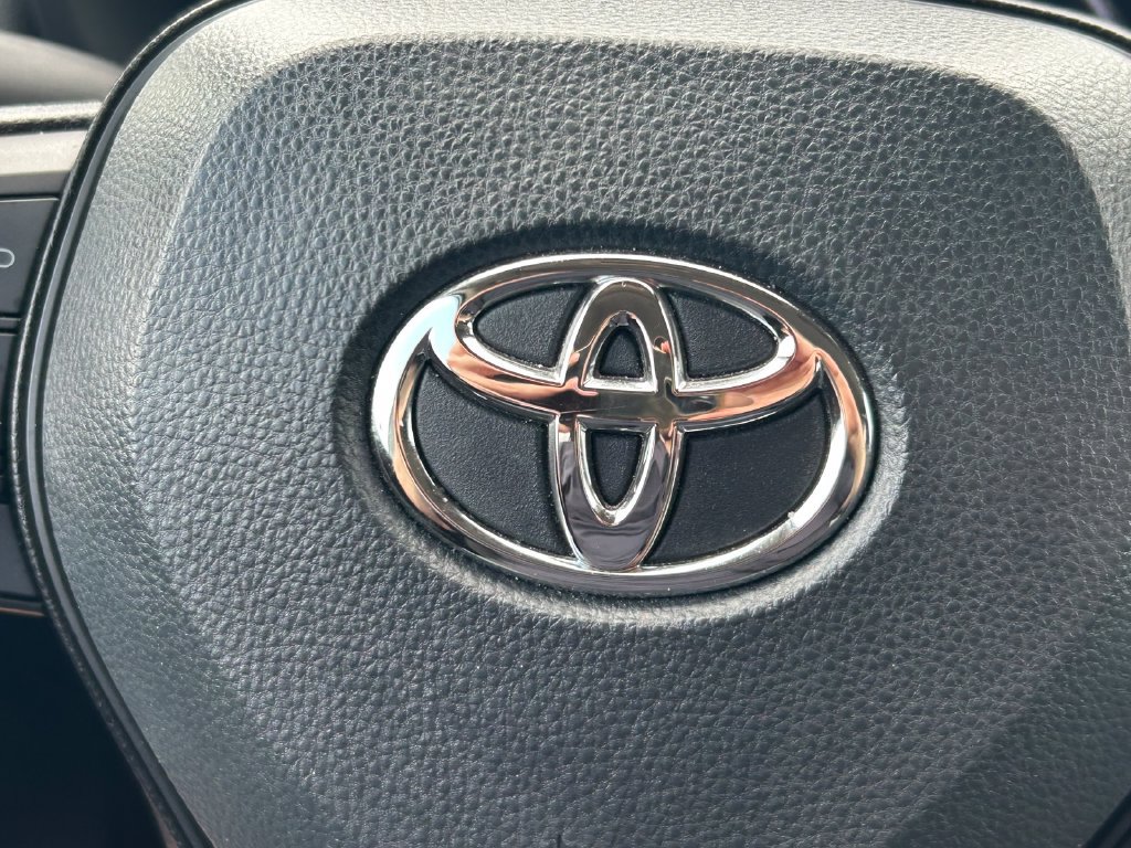 Certified 2025 Toyota RAV4 XLE FWD image 34