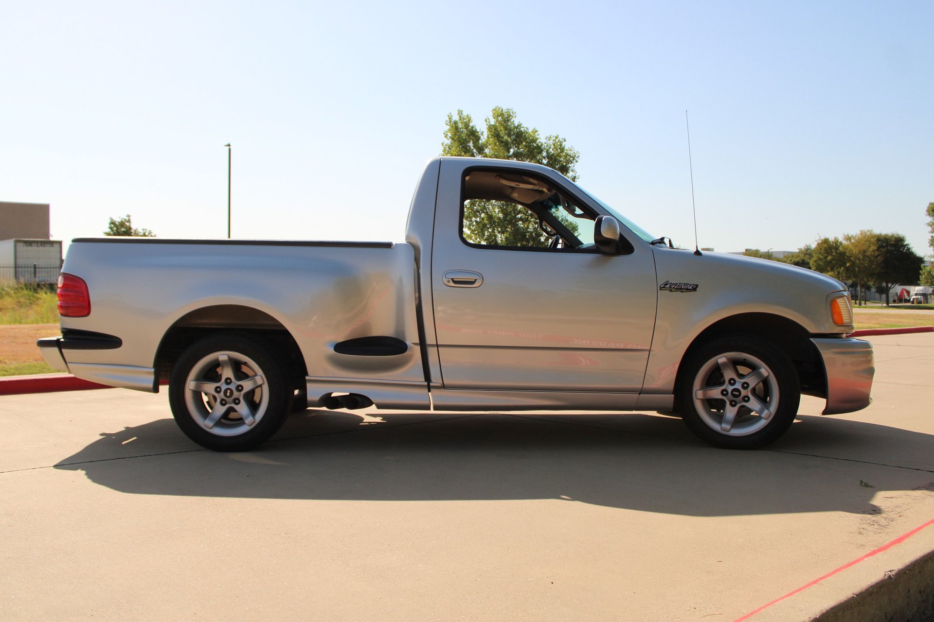 Used 2000 Ford F150 Lightning RWD image 18