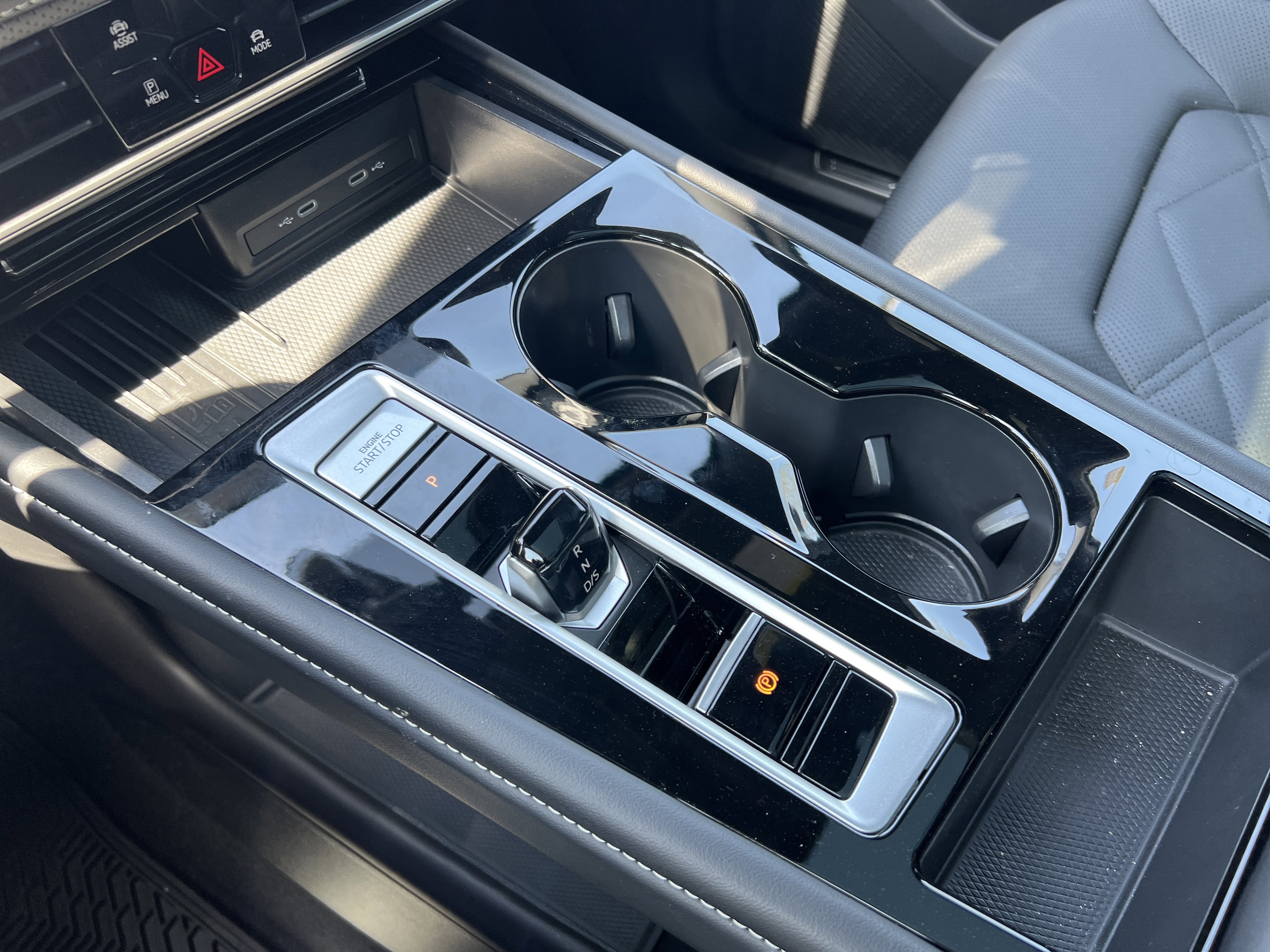 Certified 2025 Volkswagen Atlas Cross Sport SE w/ Panoramic Sunroof Package FWD image 24