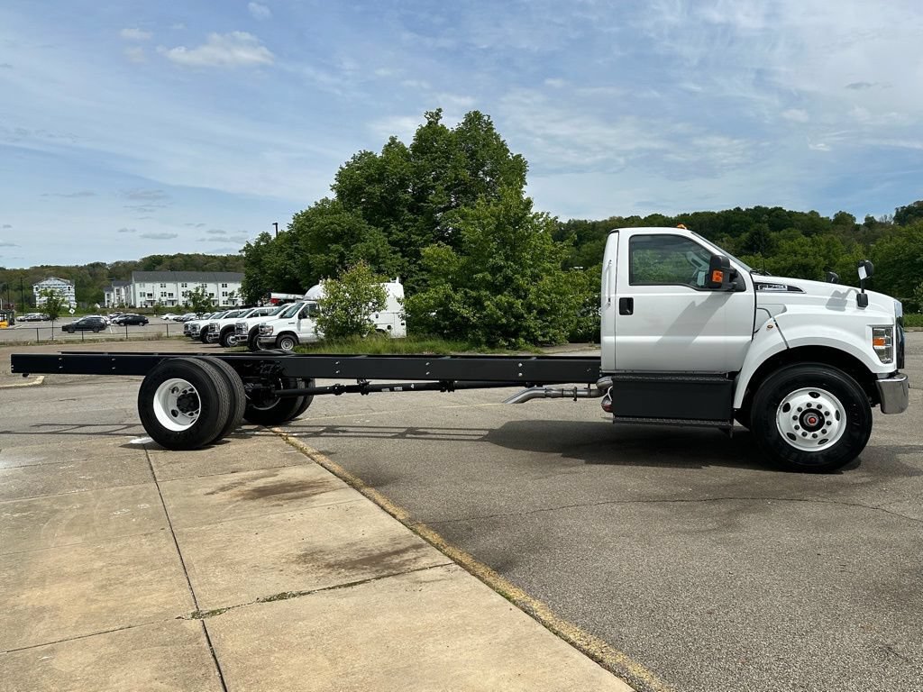 New 2027 Ford F750 2WD Regular Cab Super Duty image 4