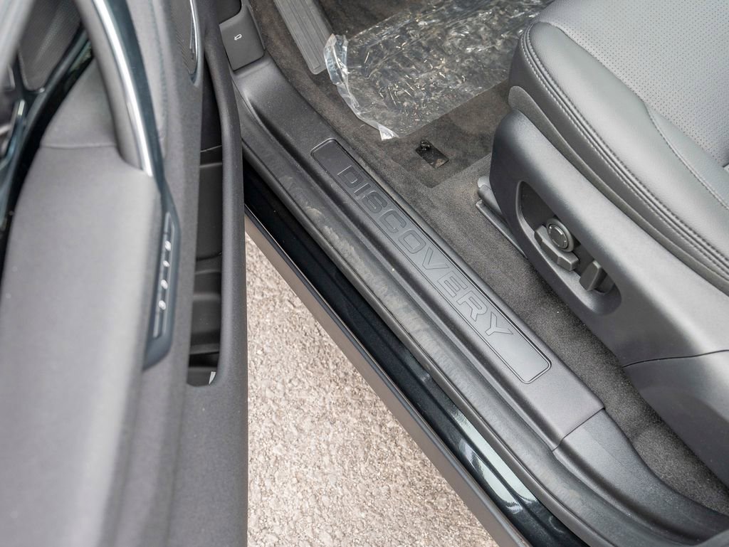 New 2025 Land Rover Discovery Sport S image 16