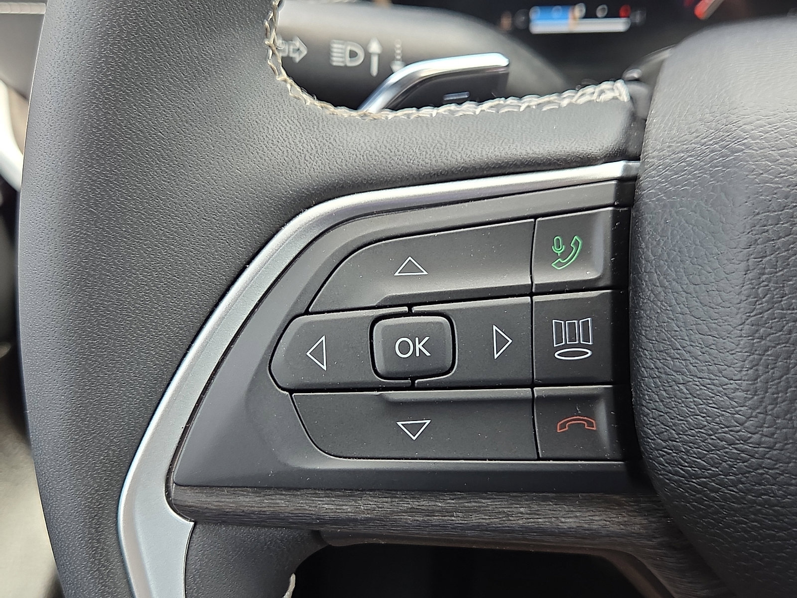 Used 2024 Jeep Grand Cherokee Limited AWD/4WD image 21