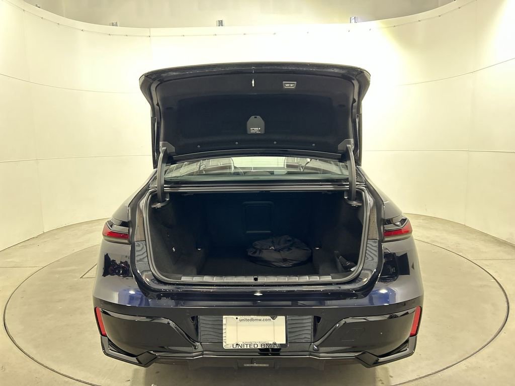 New 2026 BMW 750e xDrive w/ Premium Package image 22