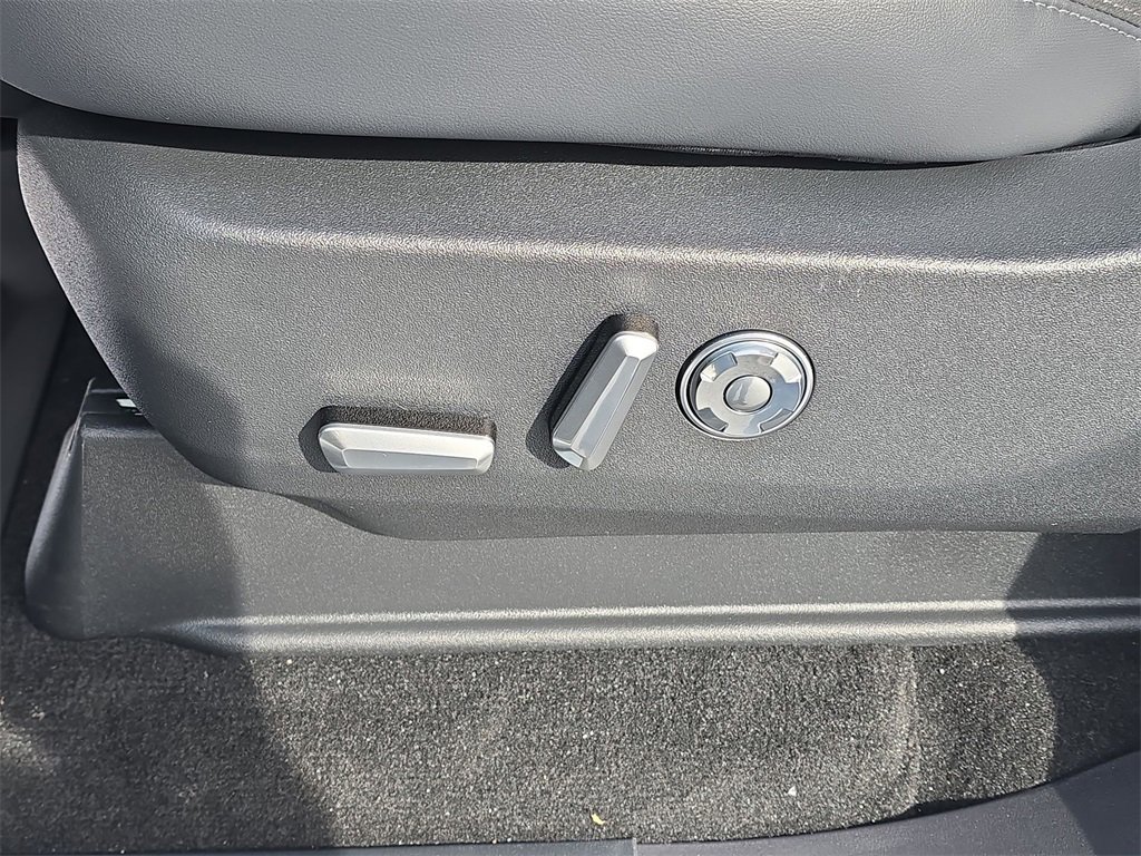 New 2025 Lincoln Navigator L Reserve w/ Jet Appearance Package image 17