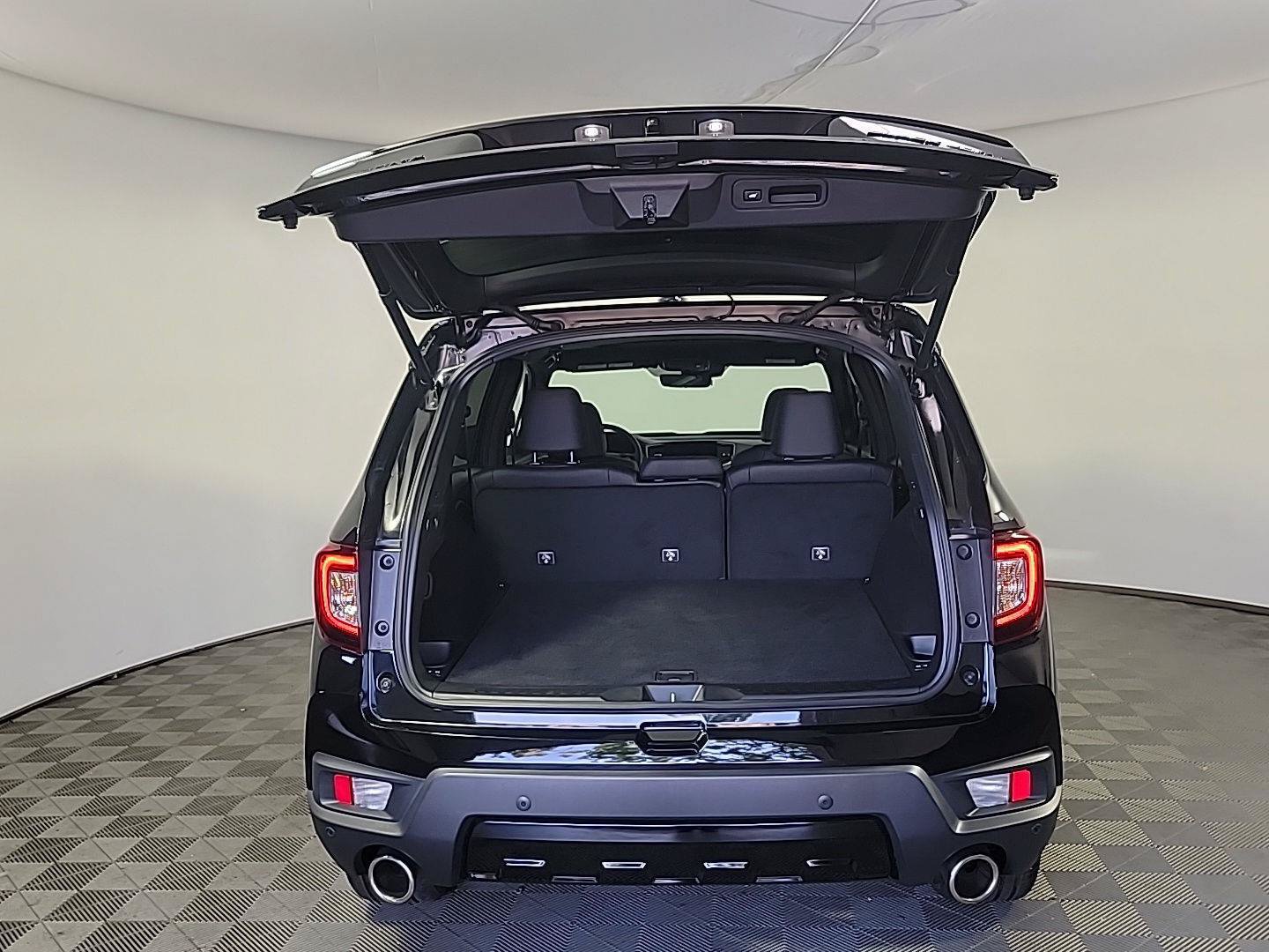 Certified 2024 Honda Passport Black Edition image 6