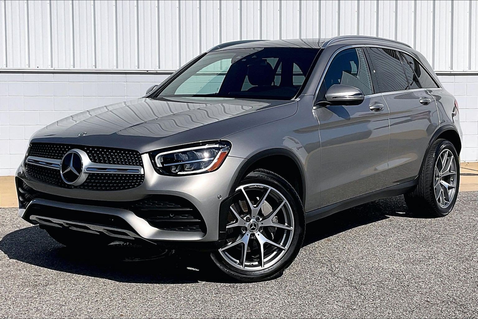 Used 2021 Mercedes-Benz GLC 300 4MATIC image 2