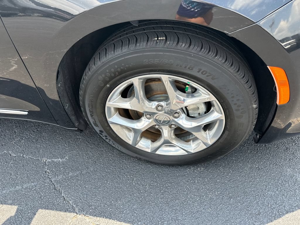 Used 2019 Chrysler Pacifica Limited FWD image 12