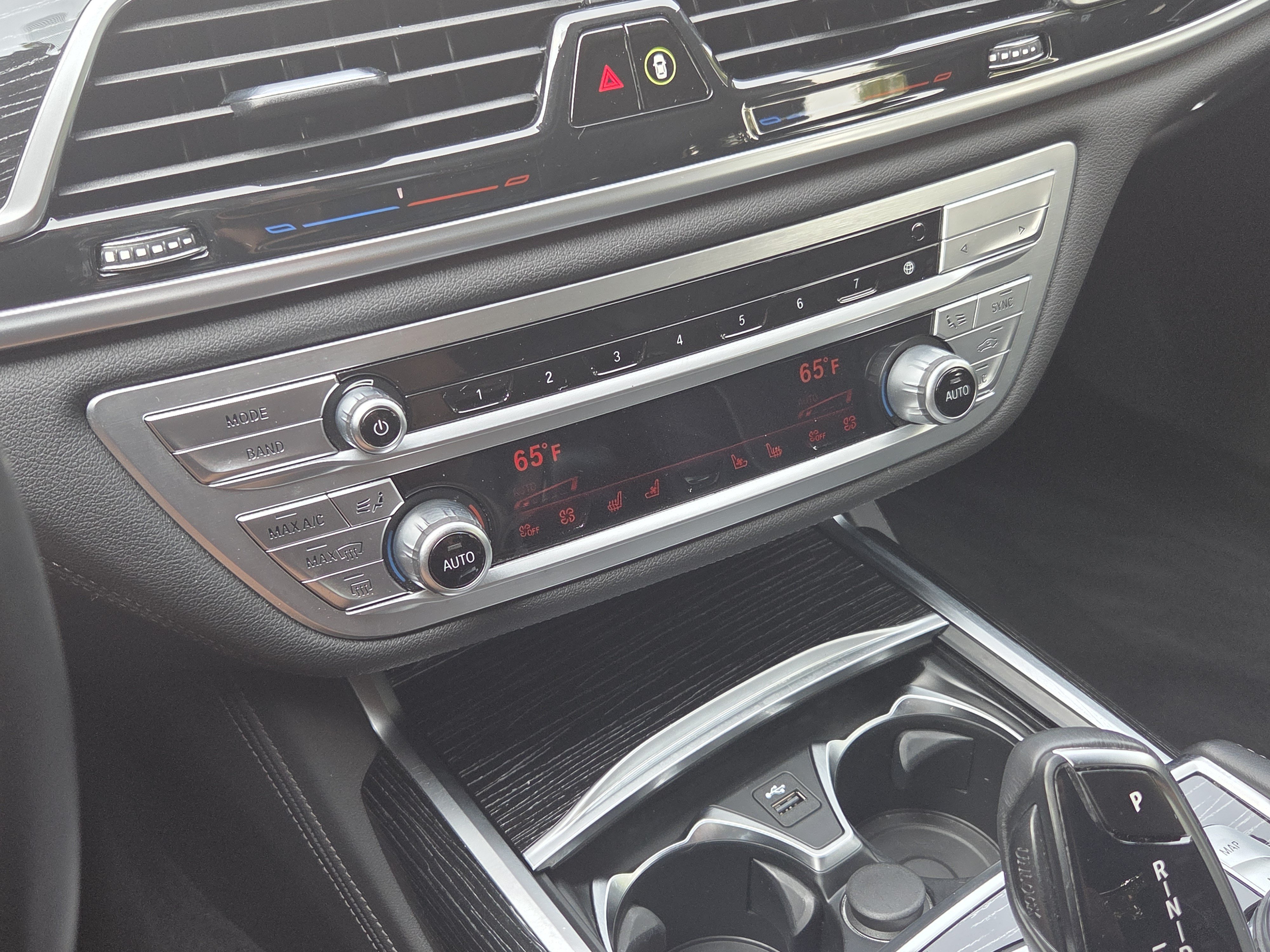 Used 2022 BMW 750i xDrive w/ M Sport Package AWD/4WD image 21