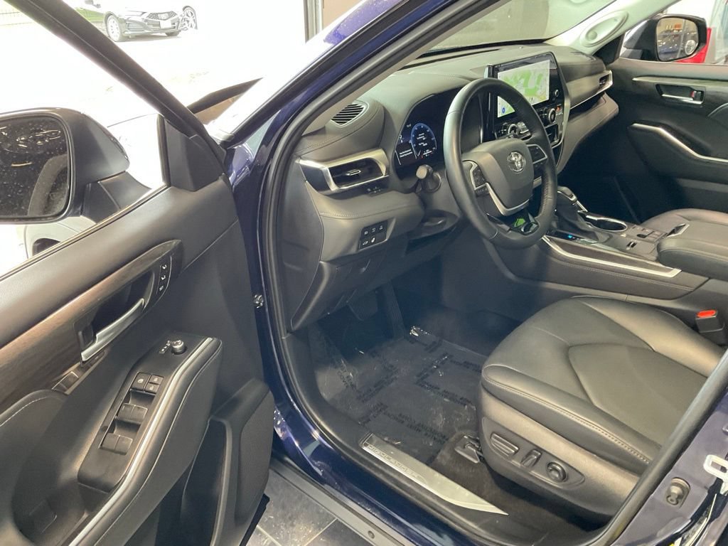Used 2023 Toyota Highlander Platinum AWD/4WD image 8