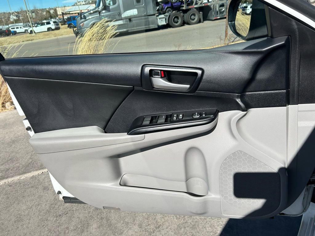 Used 2014 Toyota Camry LE image 9