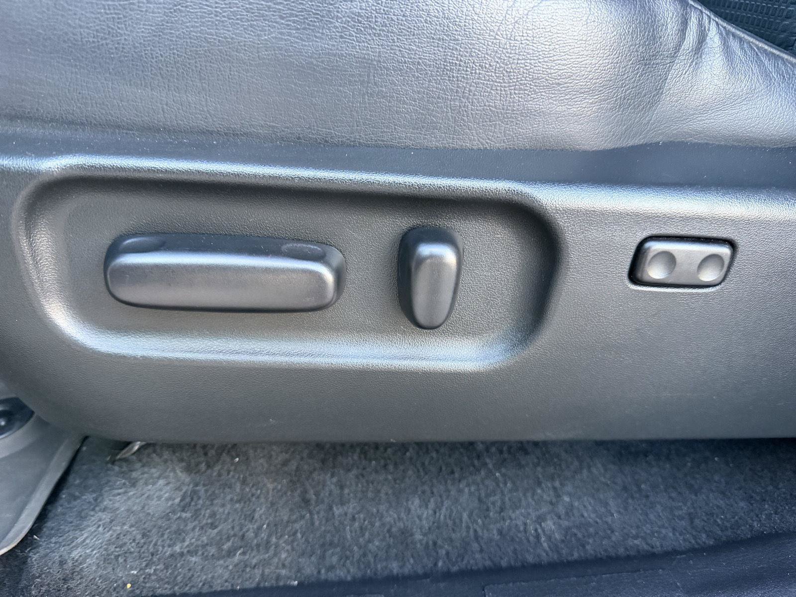Used 2023 Toyota Tacoma TRD Off-Road w/ TRD Premium Off Road Package AWD/4WD image 17