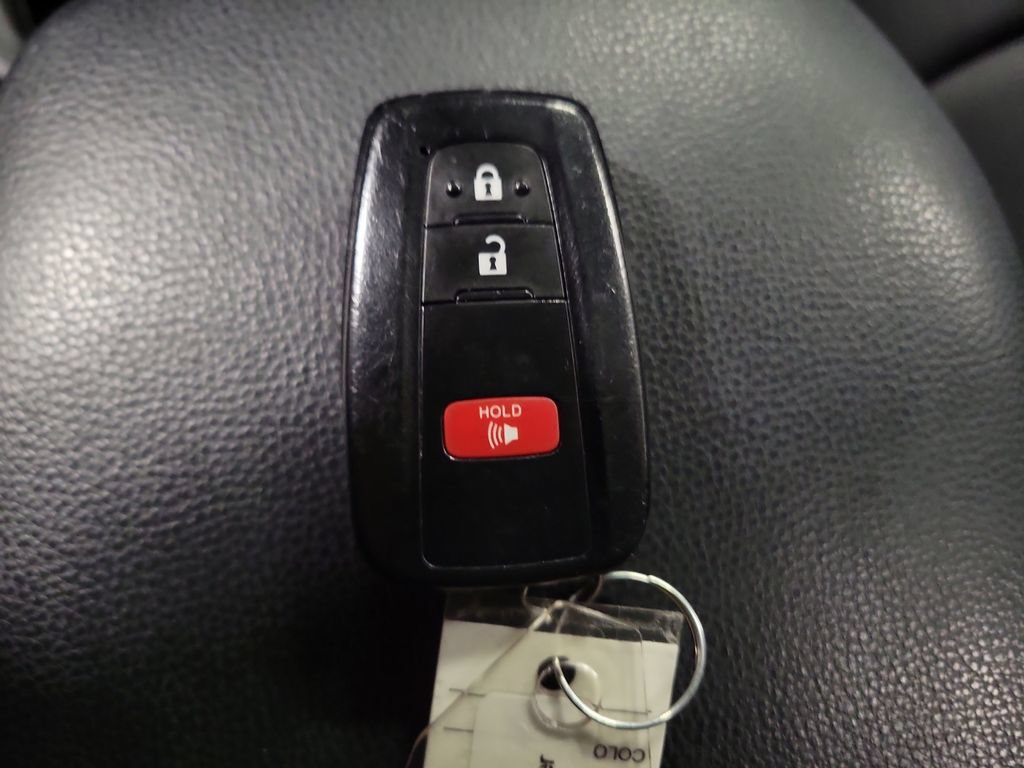 Used 2025 Toyota RAV4 XLE AWD/4WD image 21