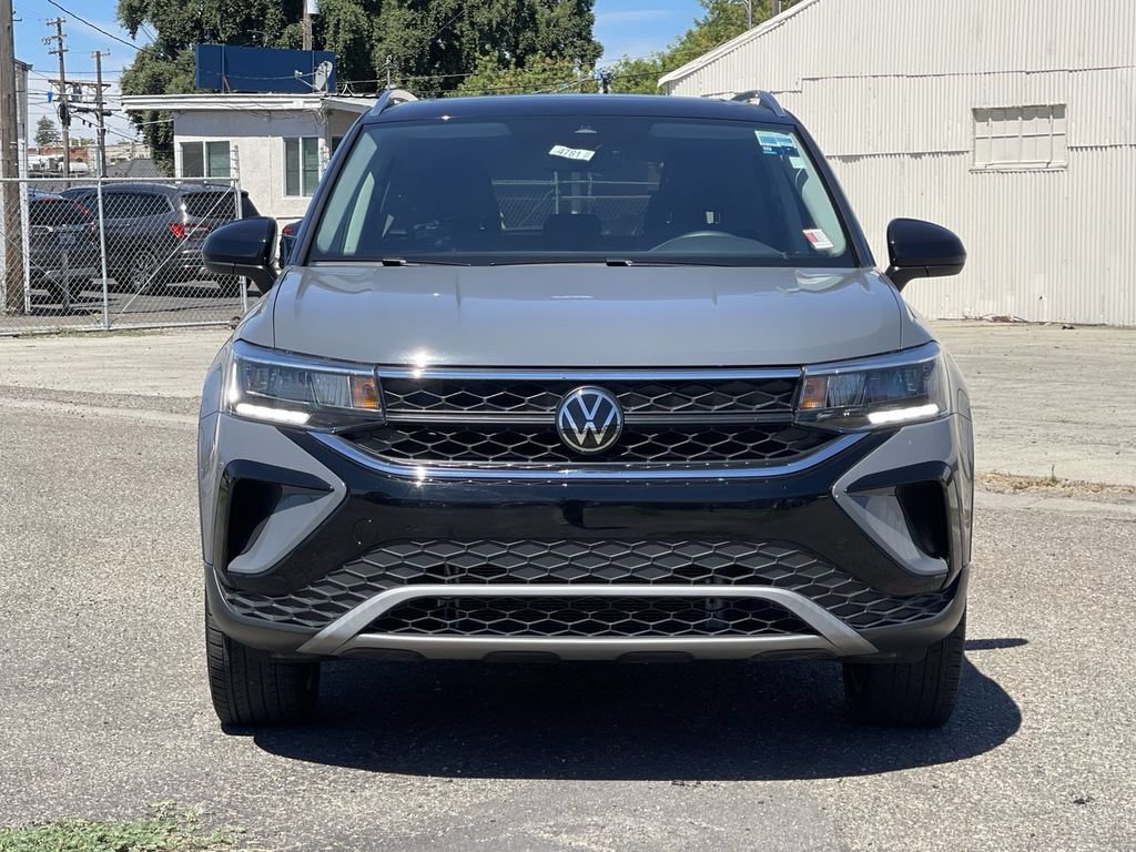 Used 2024 Volkswagen Taos SE w/ Panoramic Sunroof Package AWD/4WD image 34