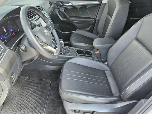 Used 2024 Volkswagen Tiguan SE image 15