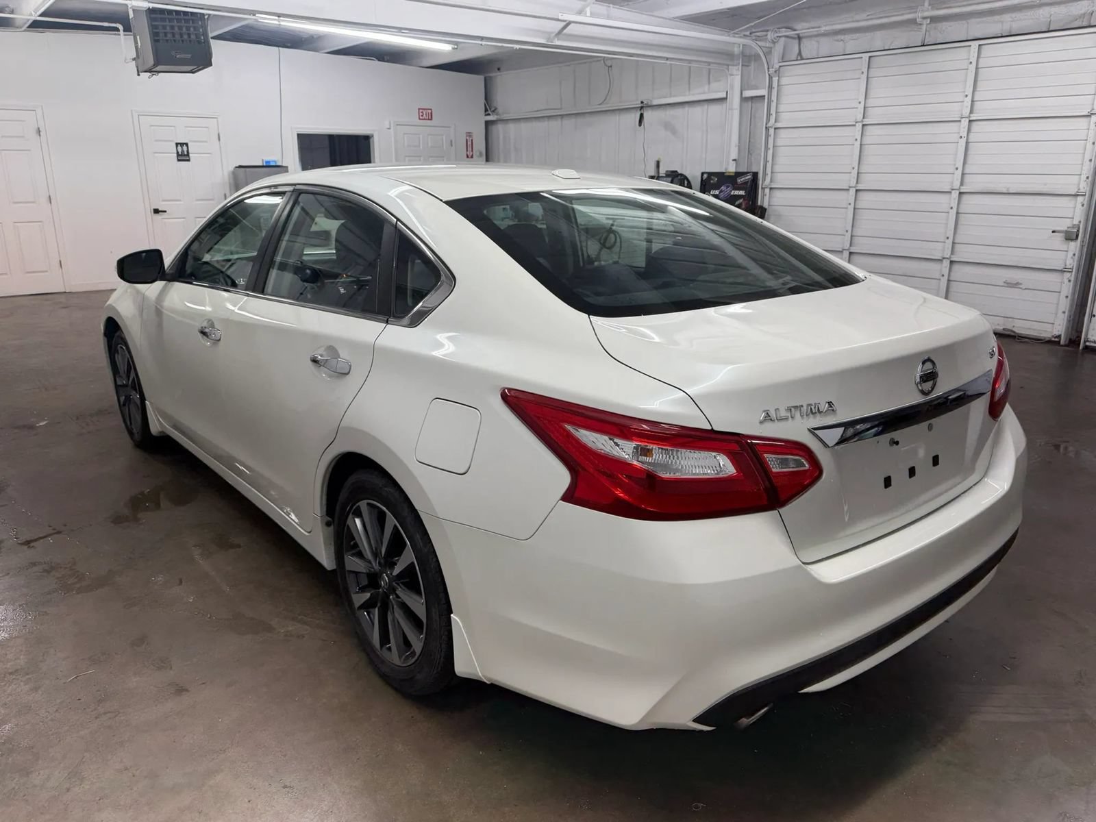 Used 2016 Nissan Altima 2.5 SV w/ Convenience Package FWD image 4