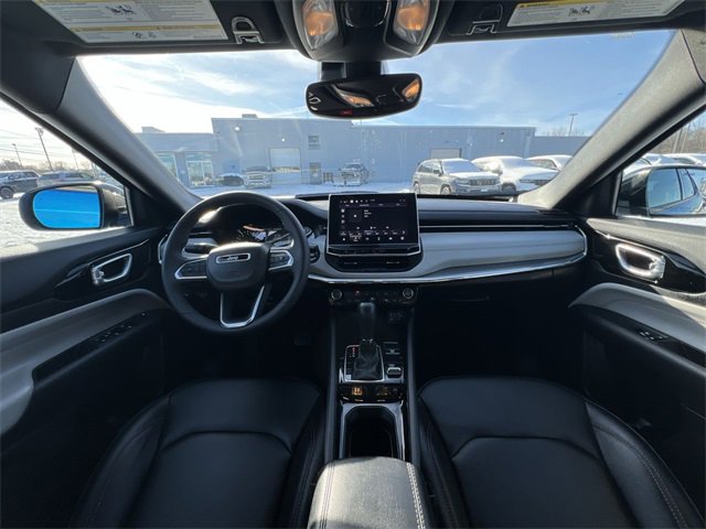 Used 2024 Jeep Compass Limited image 14