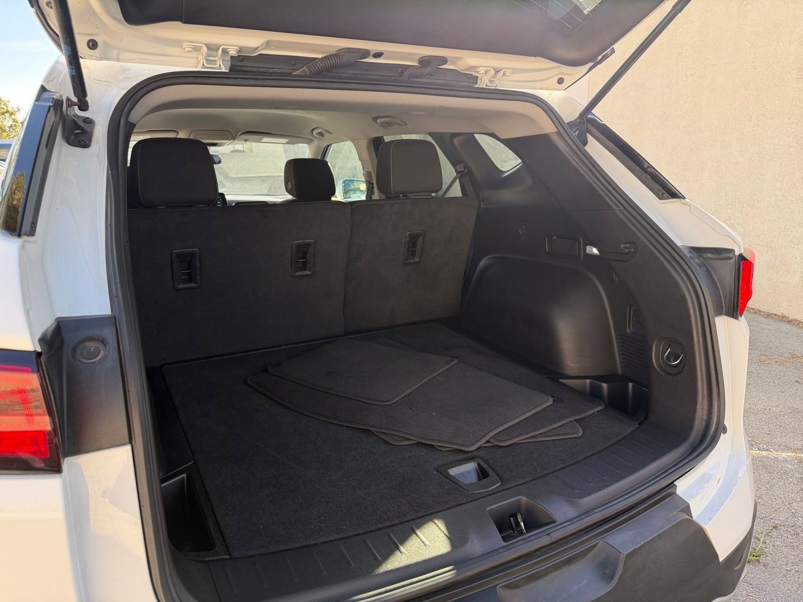 Used 2025 Chevrolet Blazer LT image 32