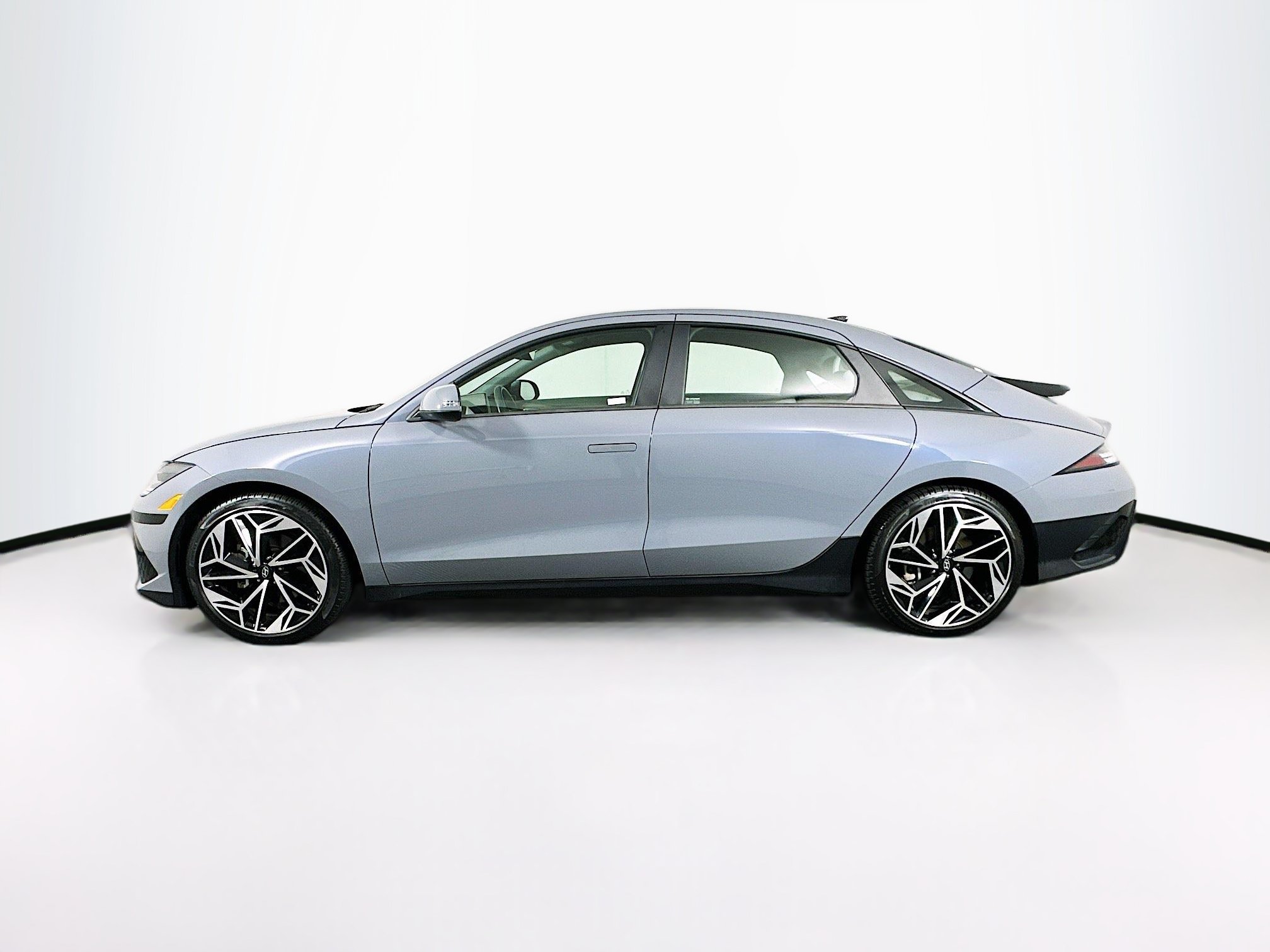 Used 2023 Hyundai Ioniq 6 SEL RWD image 4
