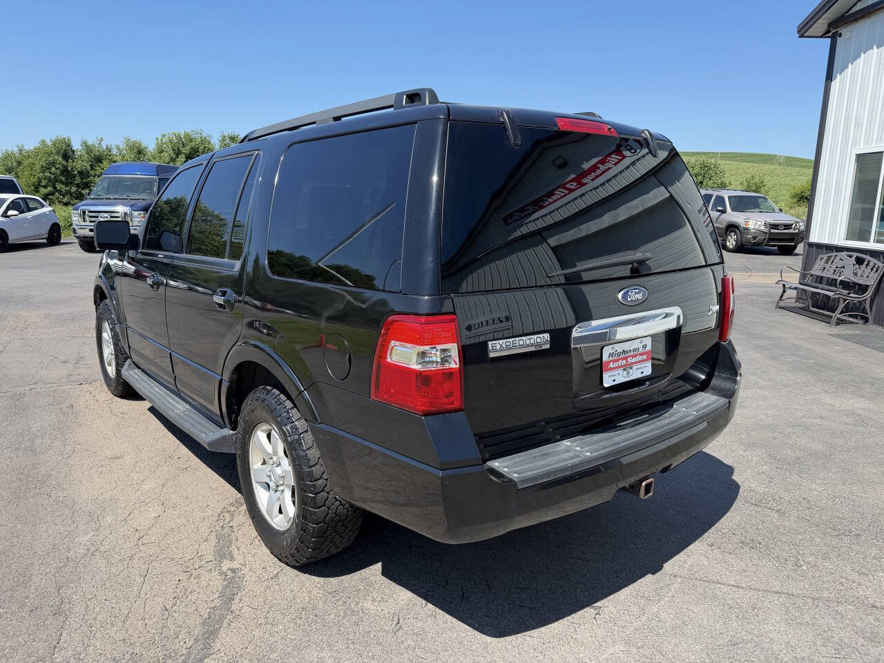 Used 2010 Ford Expedition XLT AWD/4WD image 3