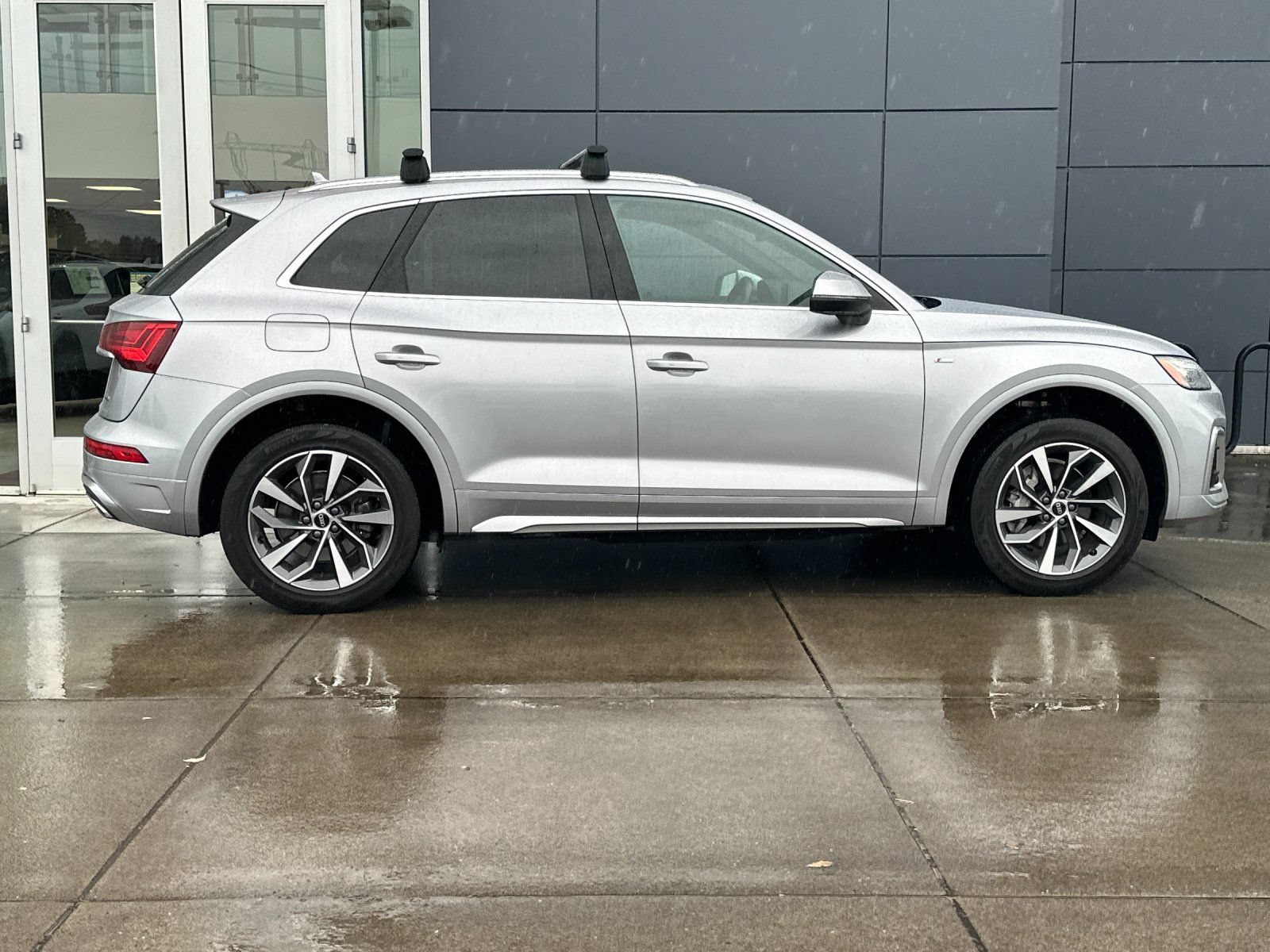 Used 2022 Audi Q5 2.0T Premium AWD/4WD image 2