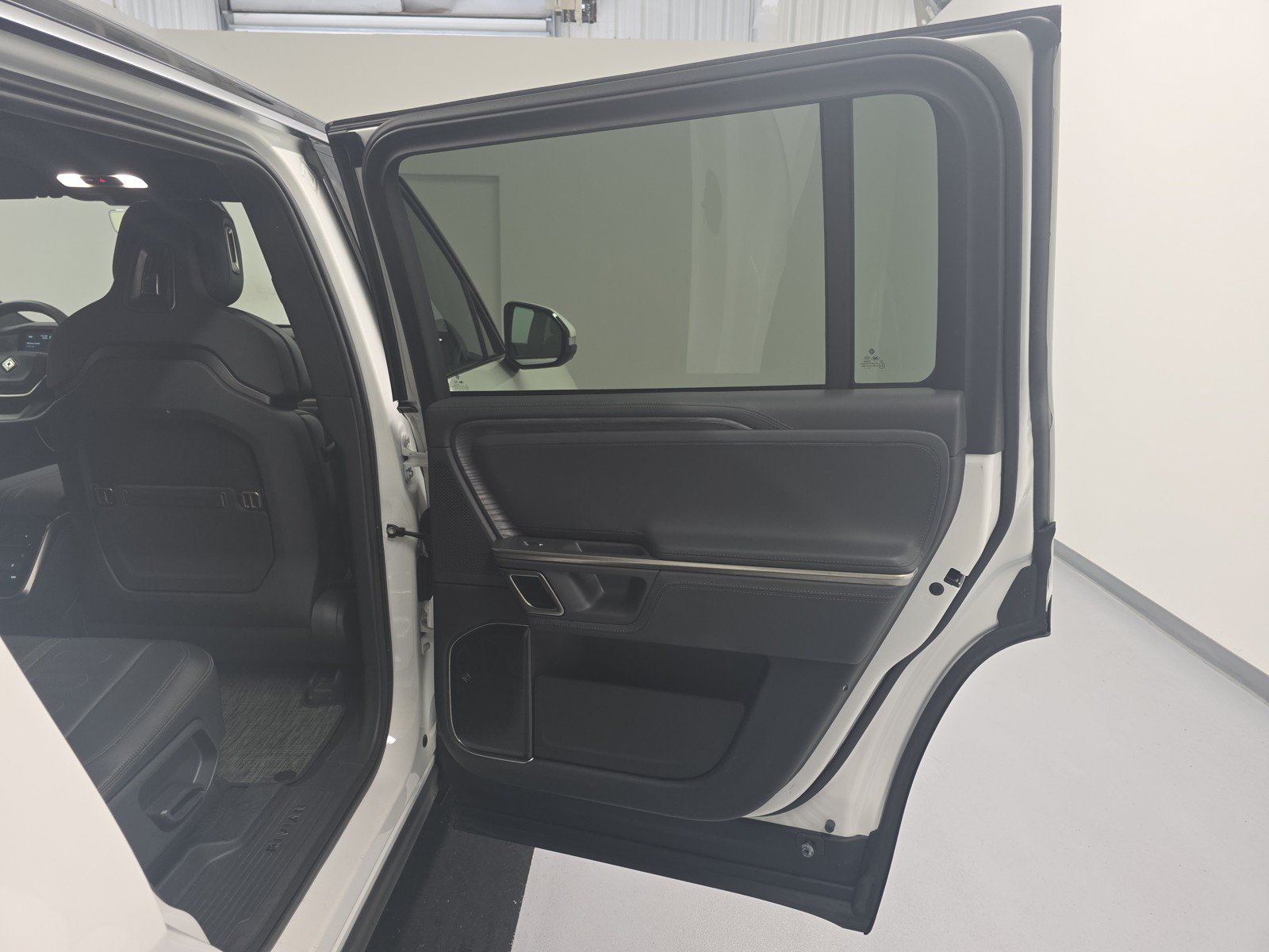 Used 2024 Rivian R1S Adventure AWD/4WD image 19