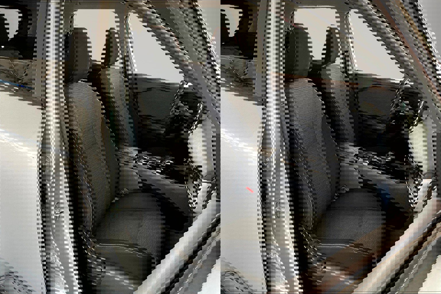 Used 2023 Nissan Rogue SV image 29