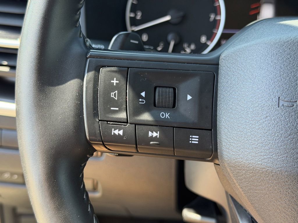 Used 2025 Nissan Rogue SV FWD image 23