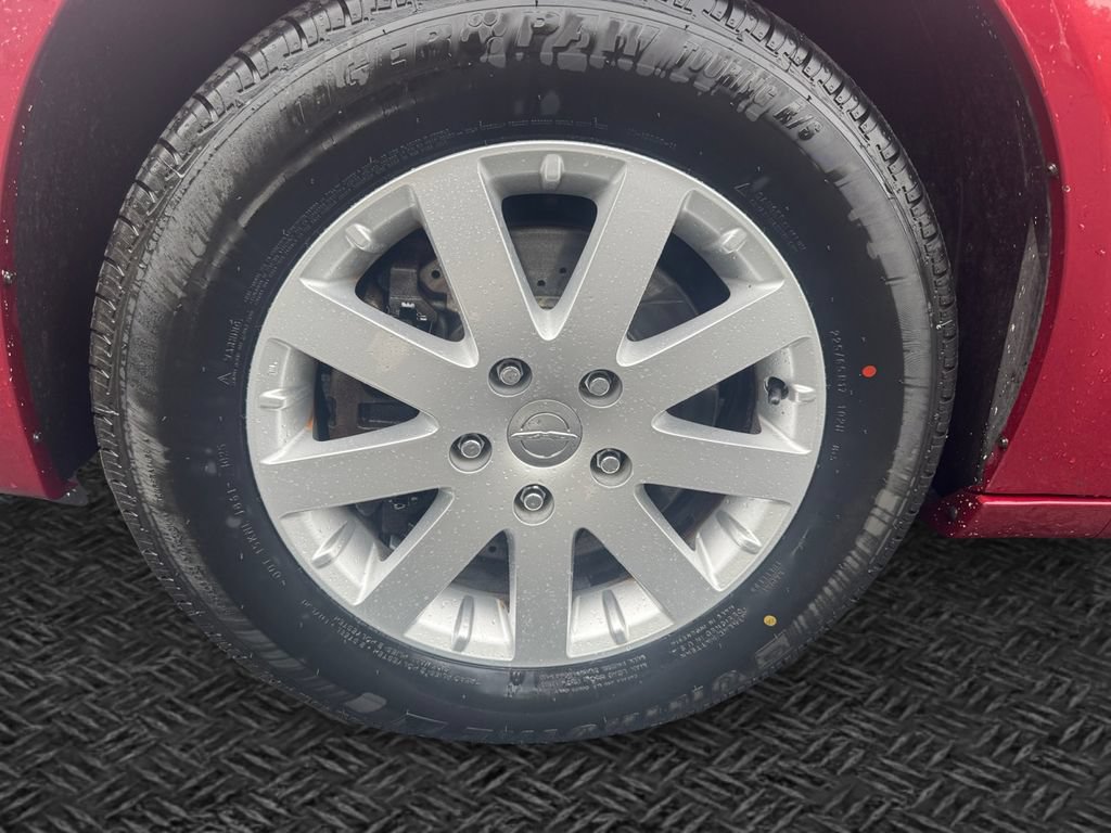 Used 2016 Chrysler Town & Country Touring FWD image 11