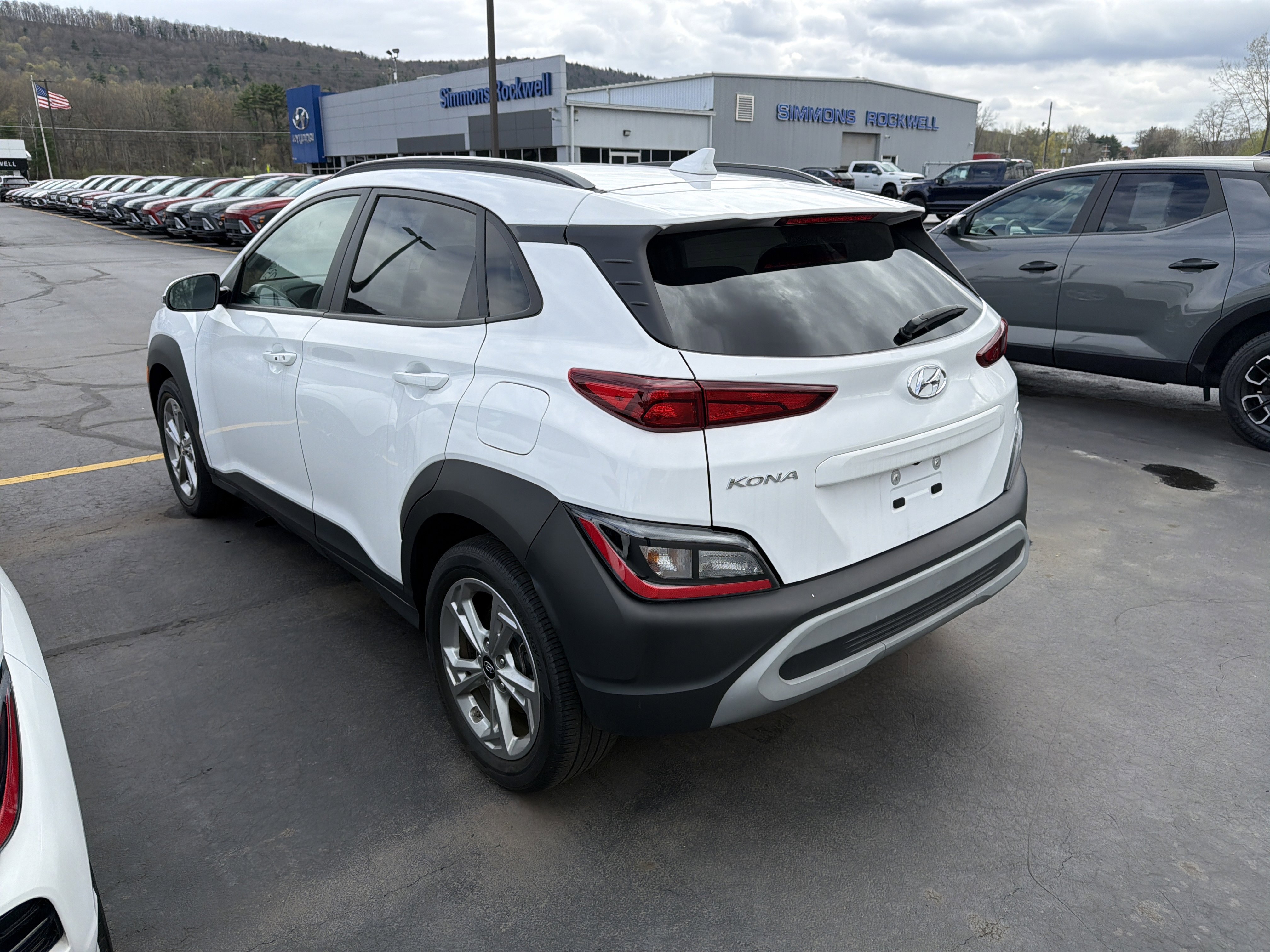 Used 2023 Hyundai Kona SEL image 4