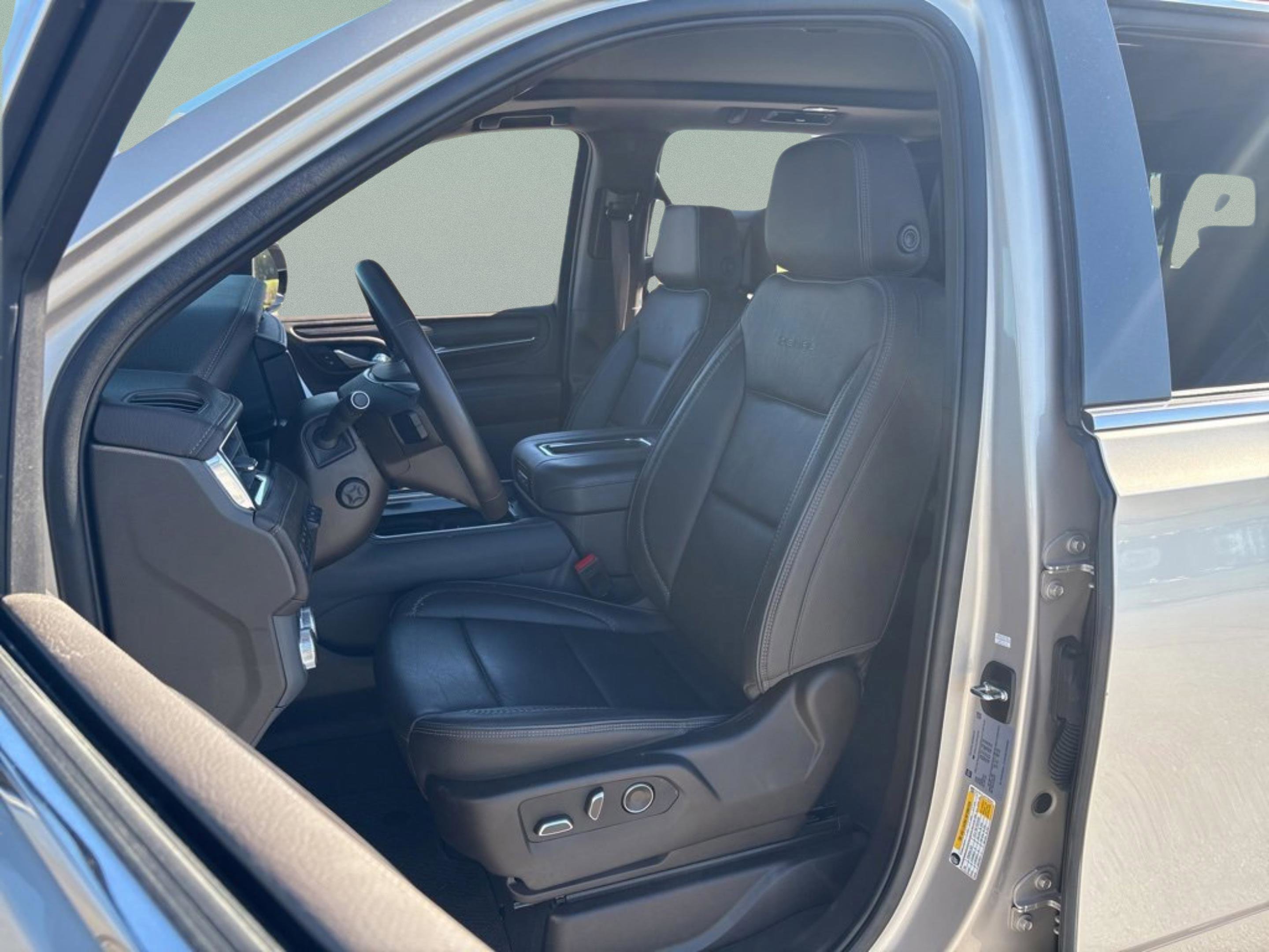 Used 2023 GMC Yukon XL Denali image 30