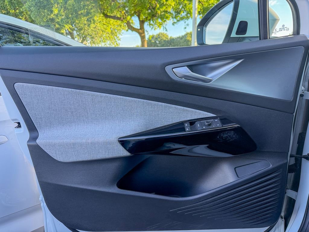 Used 2023 Volkswagen ID.4 Pro image 12