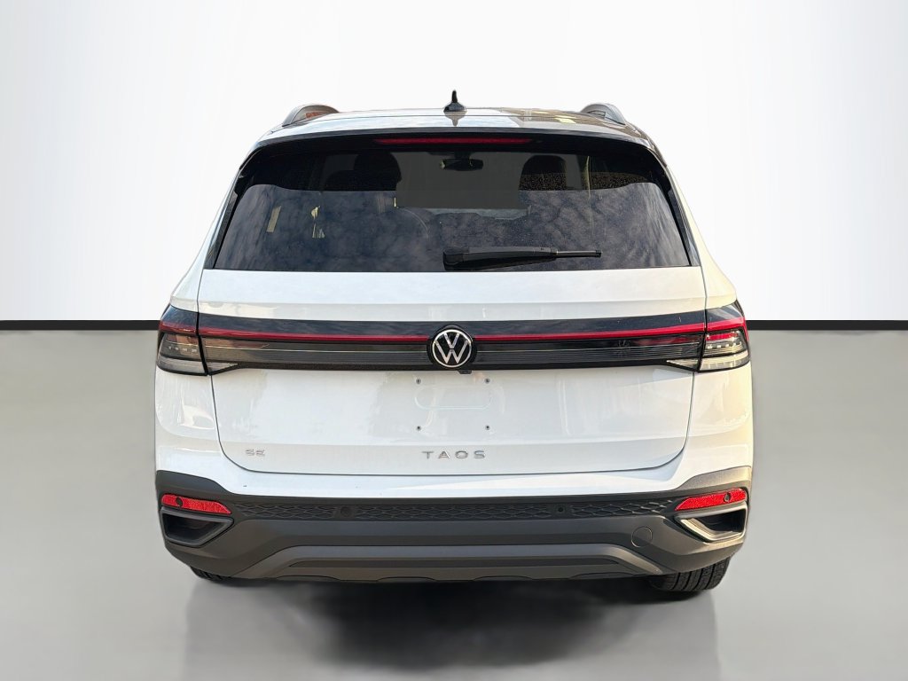 Used 2025 Volkswagen Taos SE FWD image 6