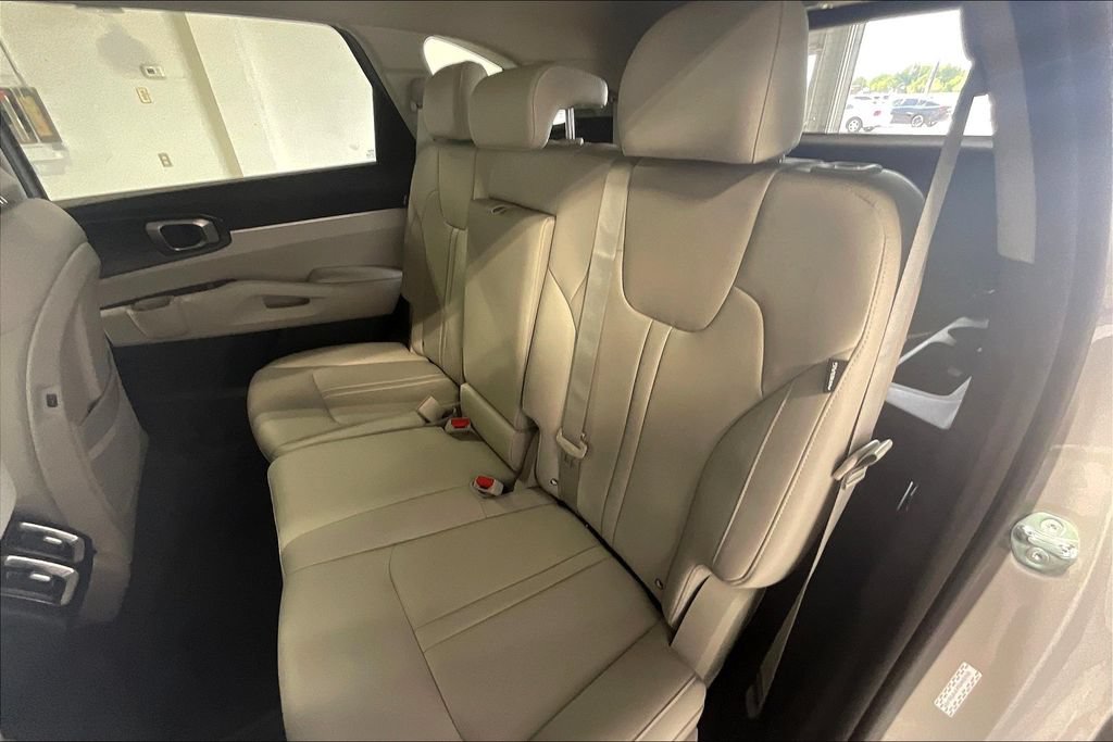 Used 2025 Kia Sorento S AWD/4WD image 8