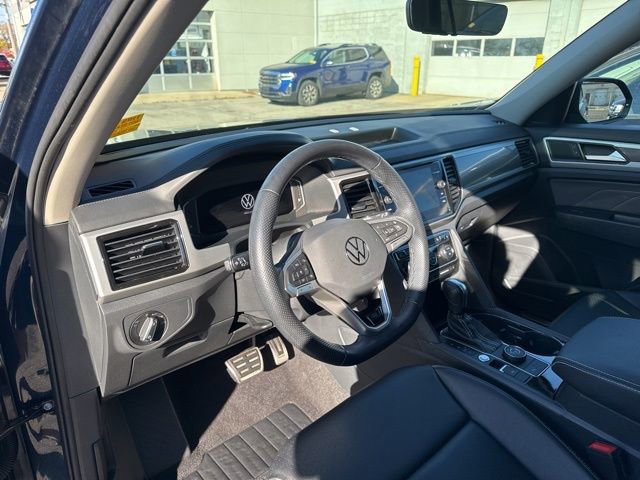 Used 2023 Volkswagen Atlas SEL R-Line image 8
