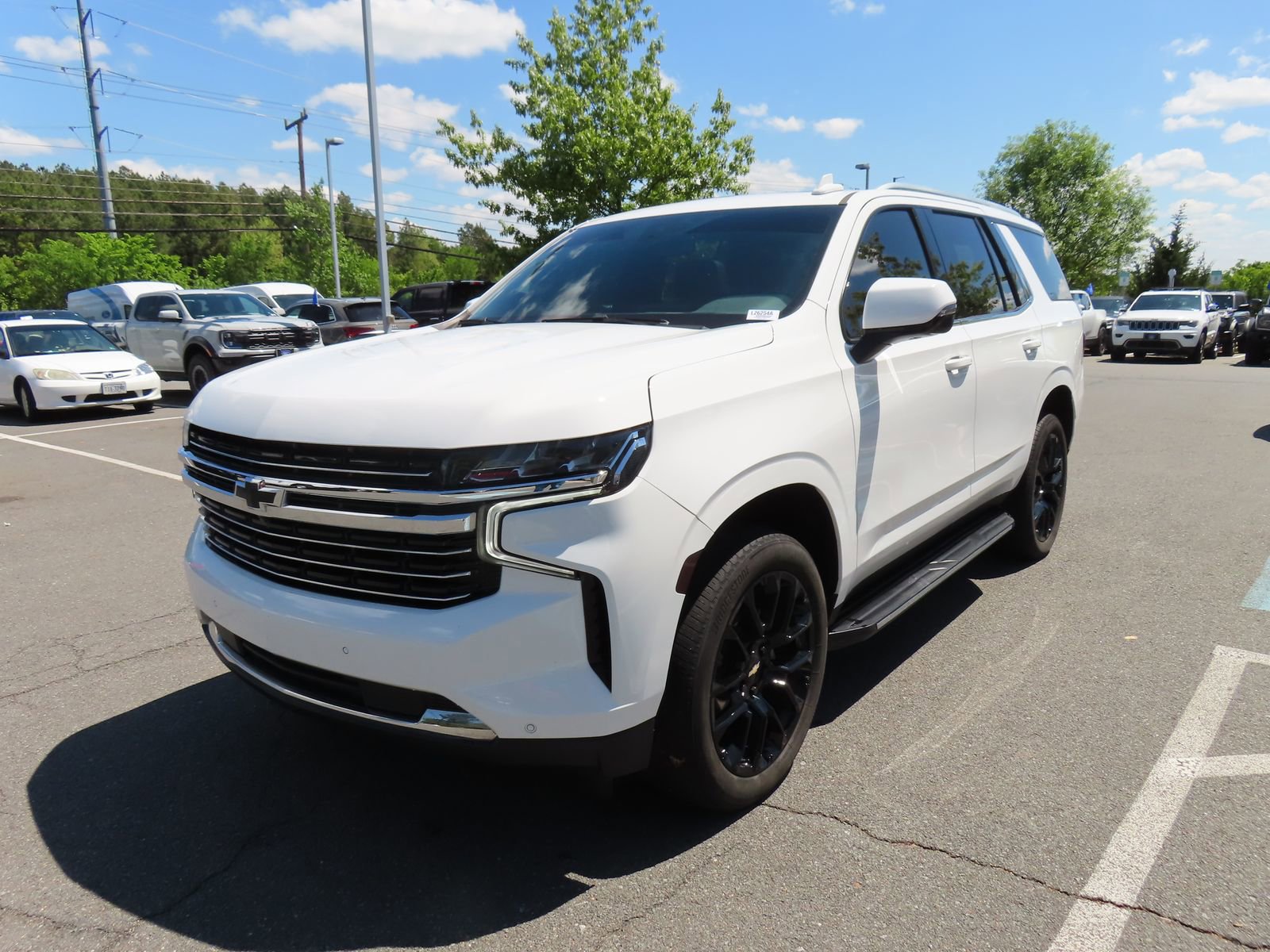 Used 2022 Chevrolet Tahoe LT w/ Luxury Package AWD/4WD image 3