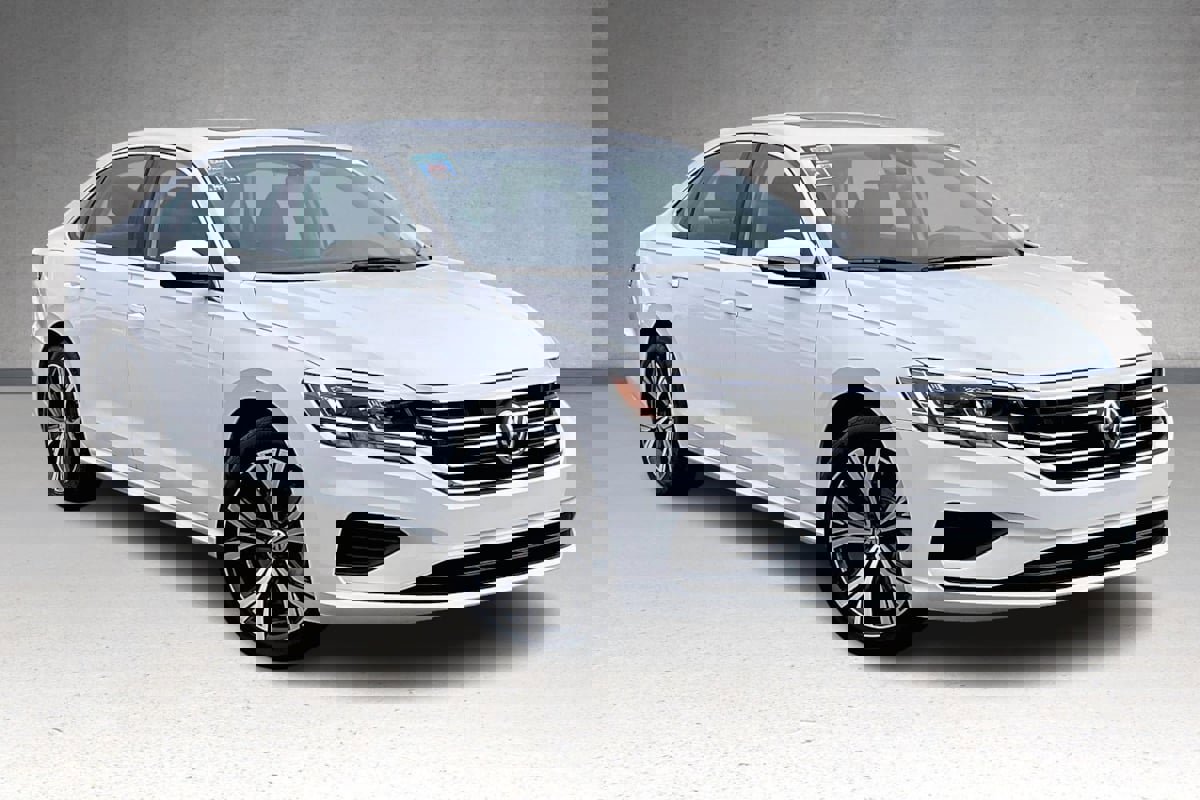 Used 2022 Volkswagen Passat 2.0T SE image 2