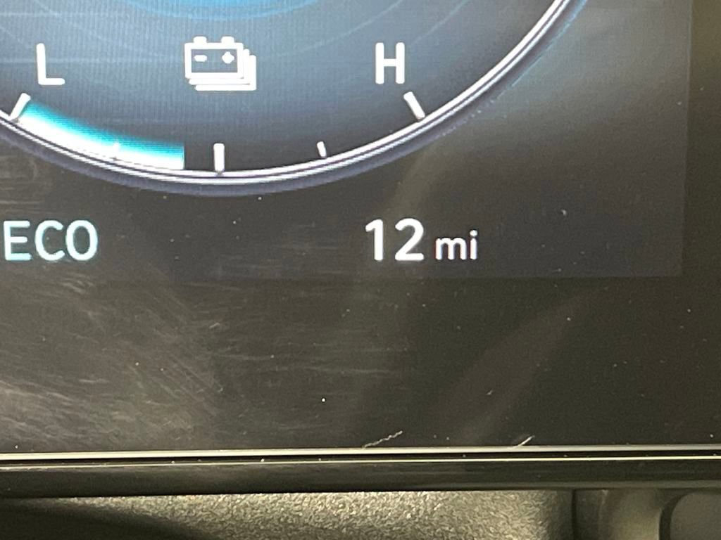 New 2025 Hyundai Elantra Limited image 21