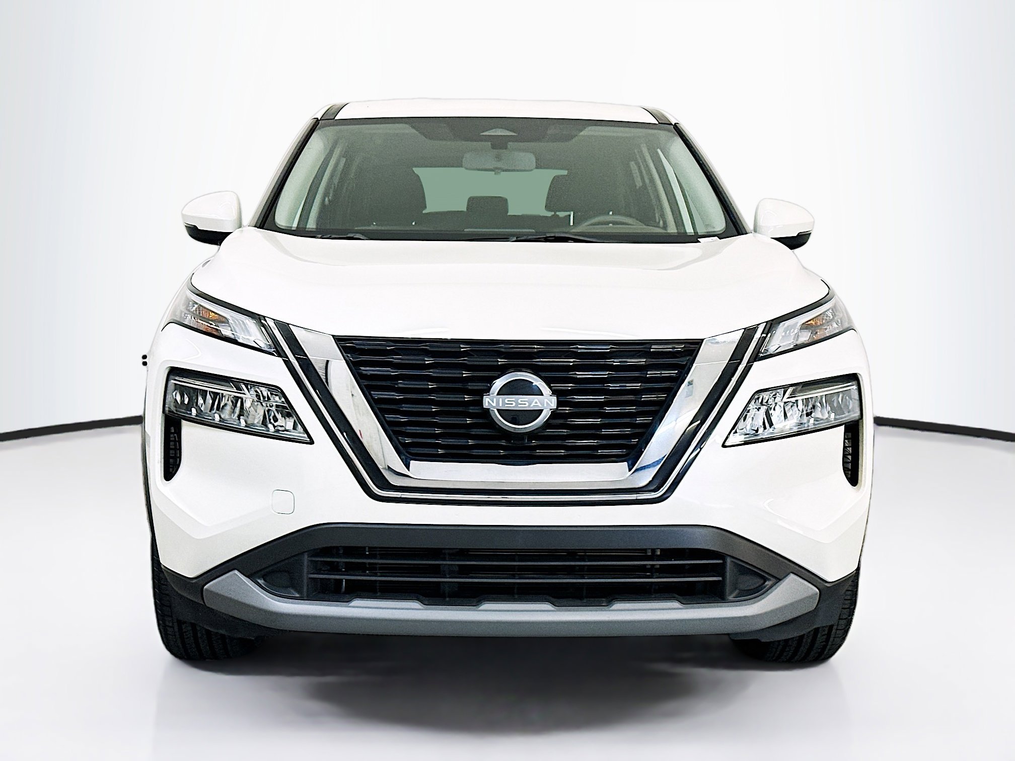 Used 2023 Nissan Rogue SV image 2
