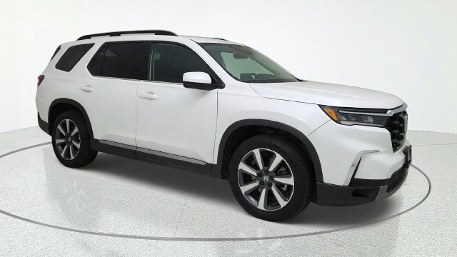 Used 2025 Honda Pilot Touring image 7