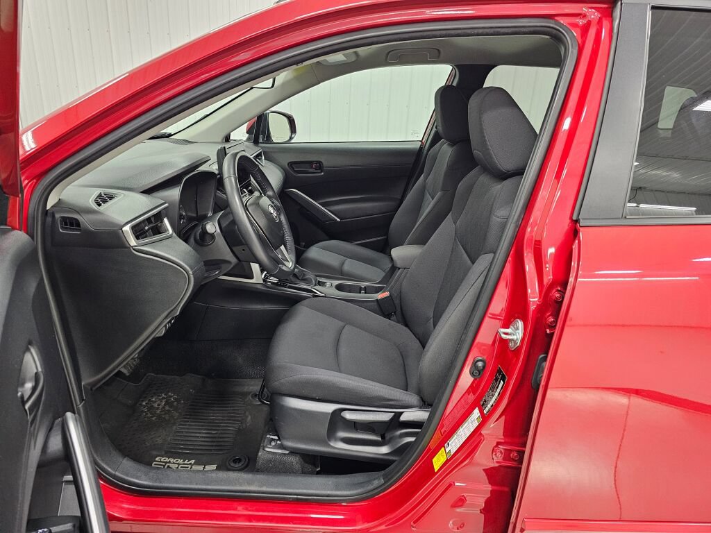 Used 2024 Toyota Corolla Cross LE AWD/4WD image 11