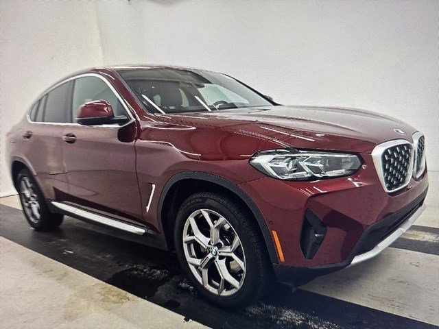 Certified 2025 BMW X4 xDrive30i image 3