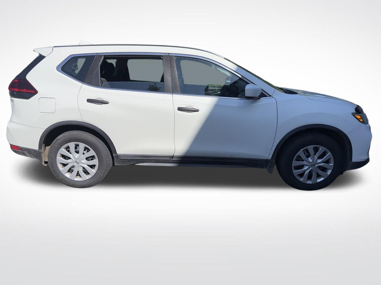 Used 2018 Nissan Rogue S FWD image 6