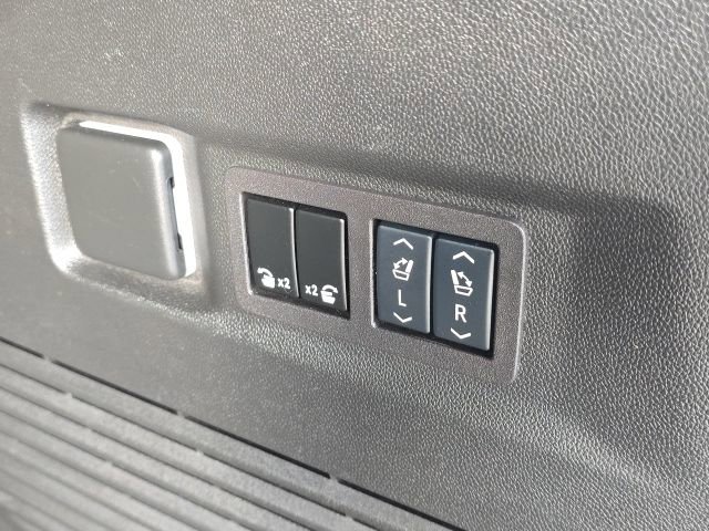 Used 2024 GMC Yukon AT4 w/ Technology Package image 14