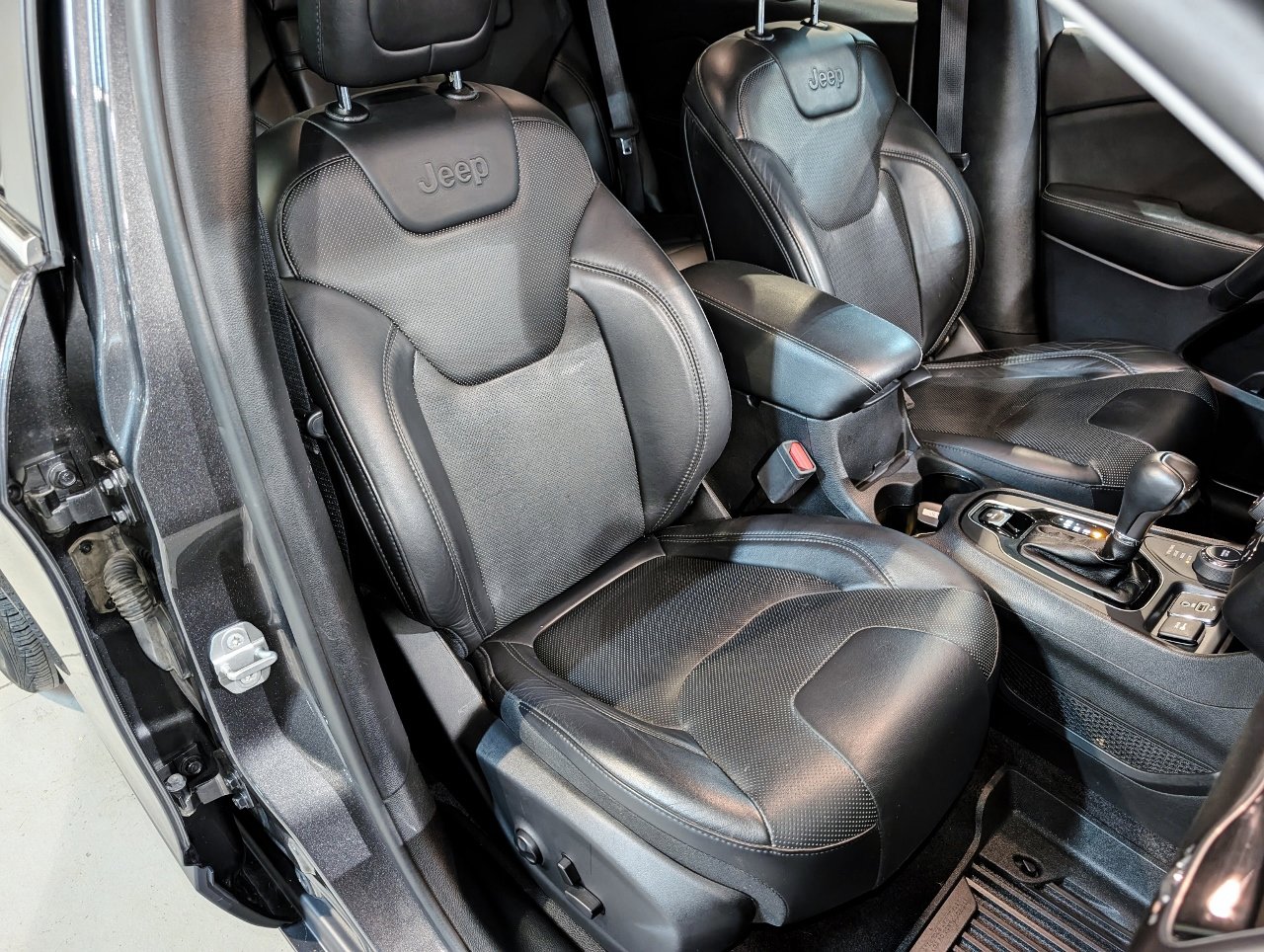 Used 2019 Jeep Cherokee Limited w/ Trailer Tow Group image 31