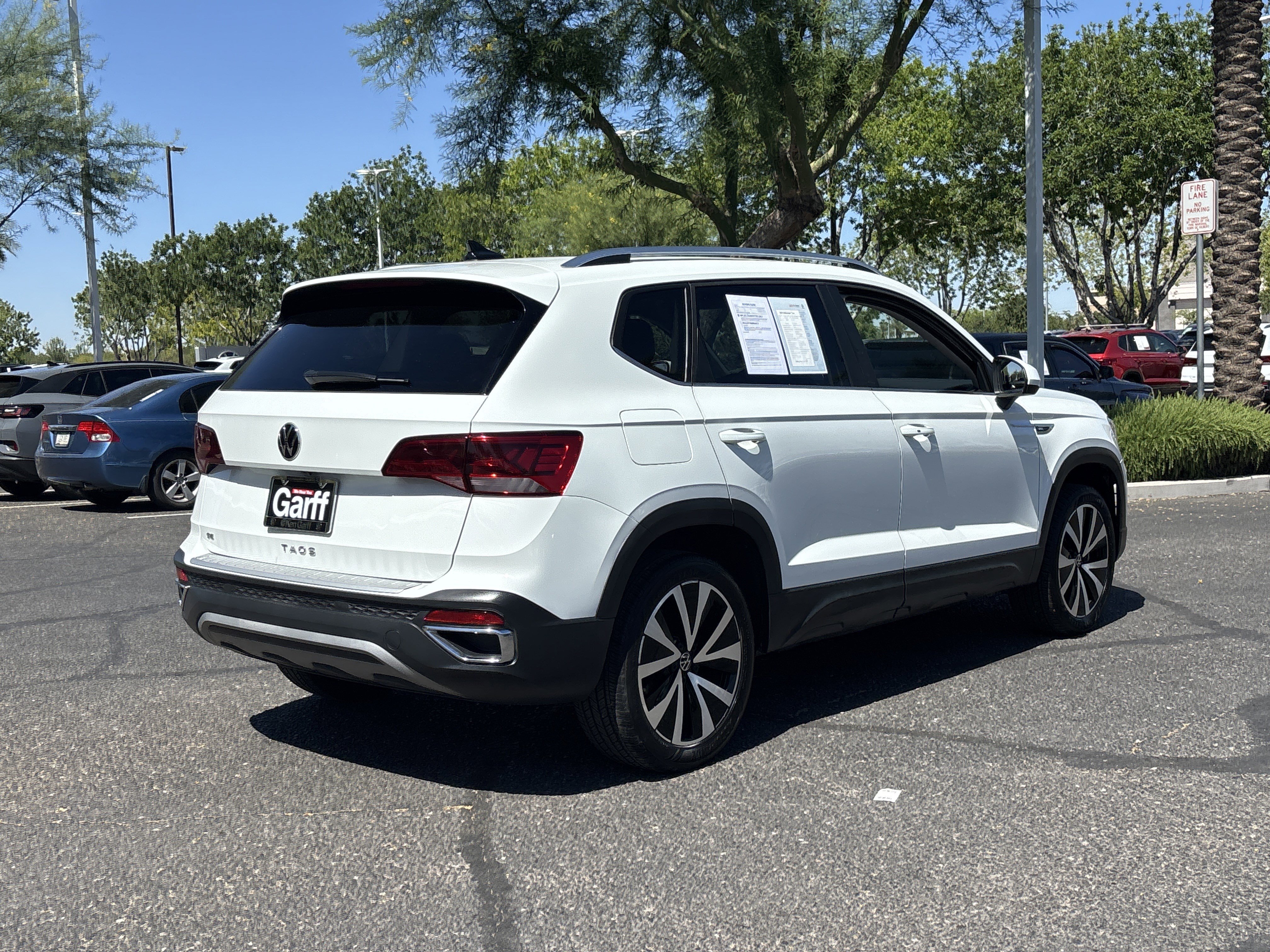 Used 2023 Volkswagen Taos SE w/ Panoramic Sunroof Package image 4