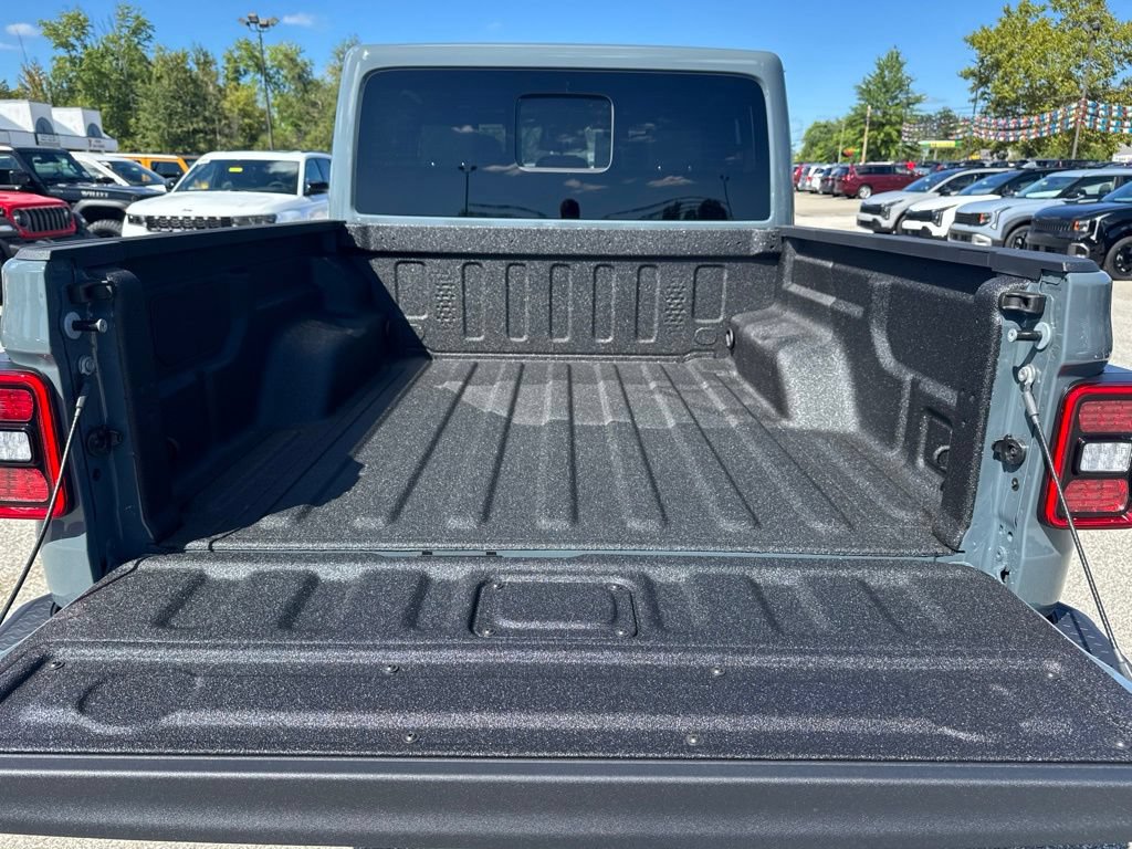 New 2026 Jeep Gladiator Sport AWD/4WD image 17
