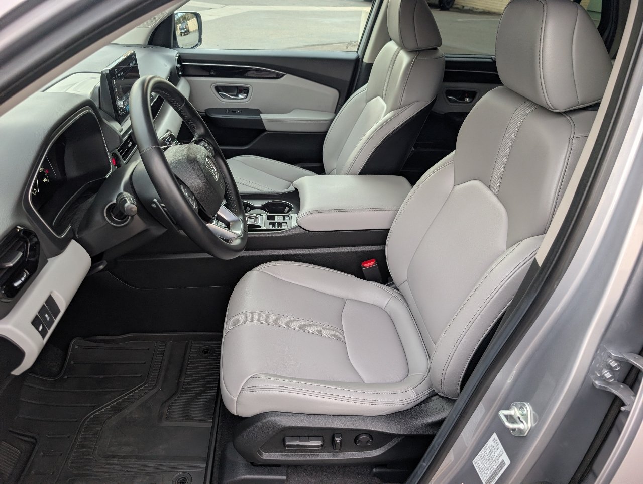 Used 2025 Honda Pilot EX-L image 2