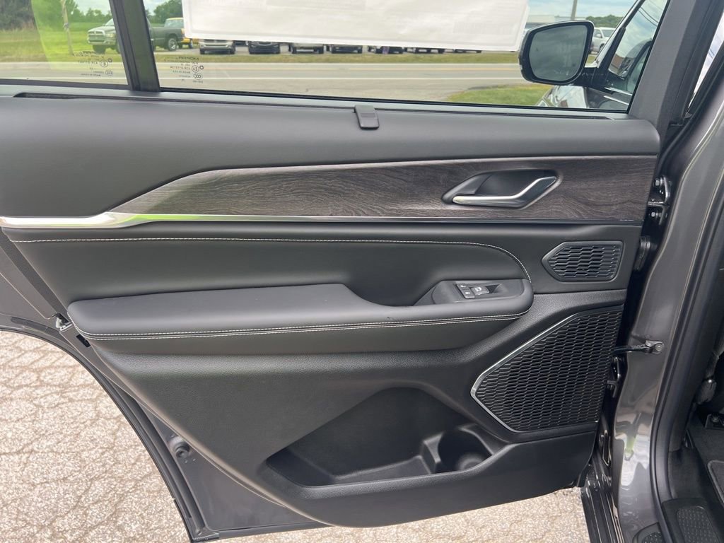 New 2025 Jeep Grand Cherokee L Overland w/ Luxury Tech Group IV image 22