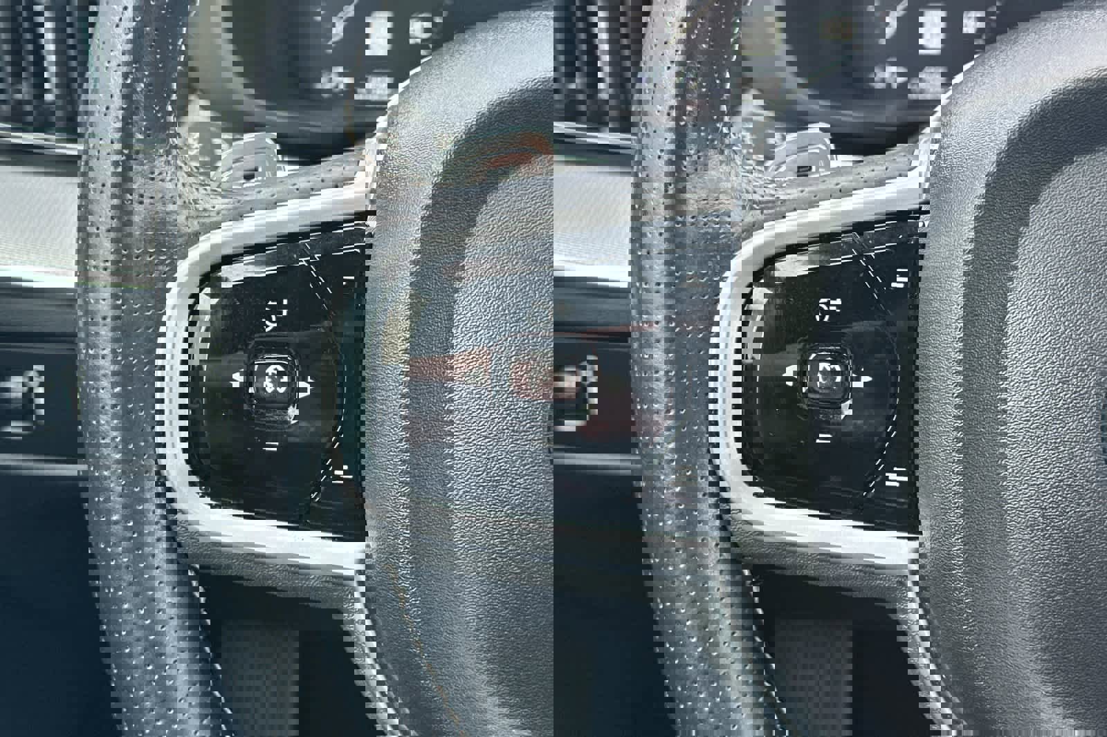 Used 2019 Volvo XC60 T5 R-Design image 29