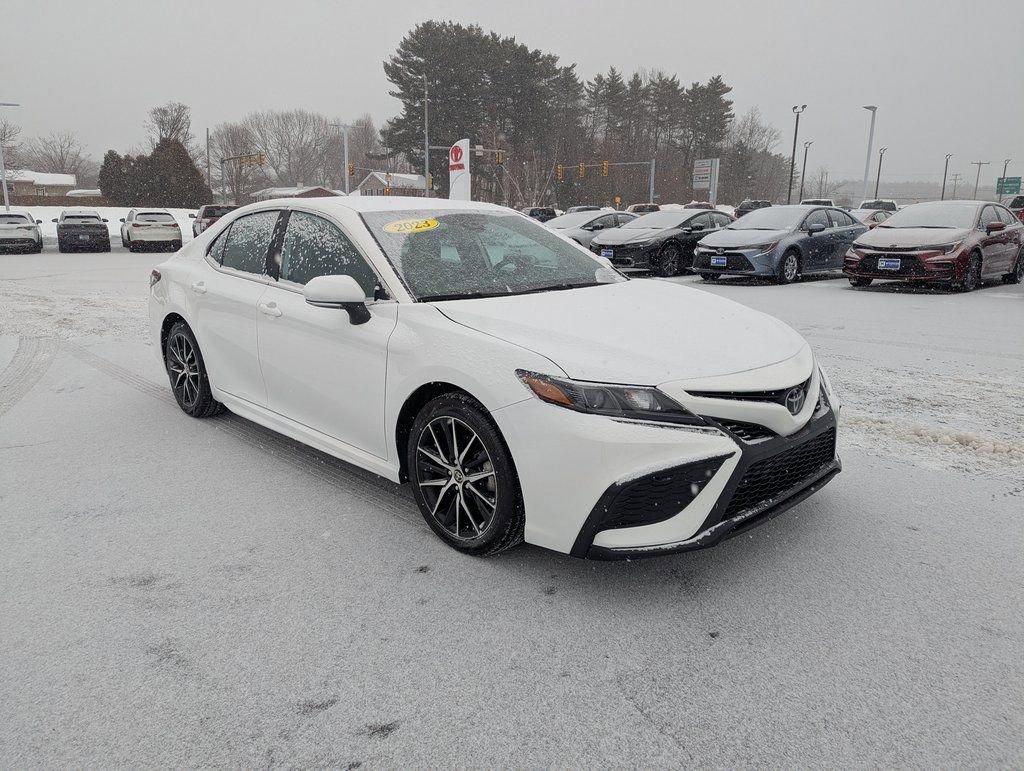 Used 2023 Toyota Camry SE image 8